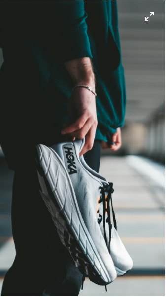 Best HOKA Shoes for Nurses (2026 Guide for 12-Hour Shifts)