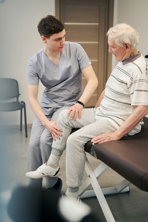 Best Shoes for Nurses With Knee Pain (2026 Guide for Joint Support & Long Shifts)