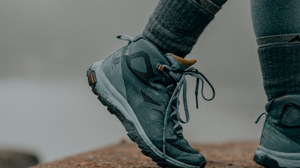 Best Shoes for Healthcare Workers on 12-Hour Shifts (Comfort + Support Guide)