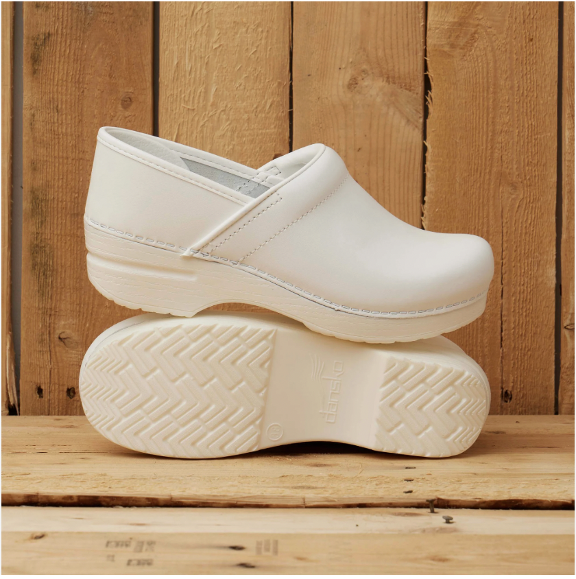 Best Dansko Shoes for Nurses (2026 Guide for Long Shifts)