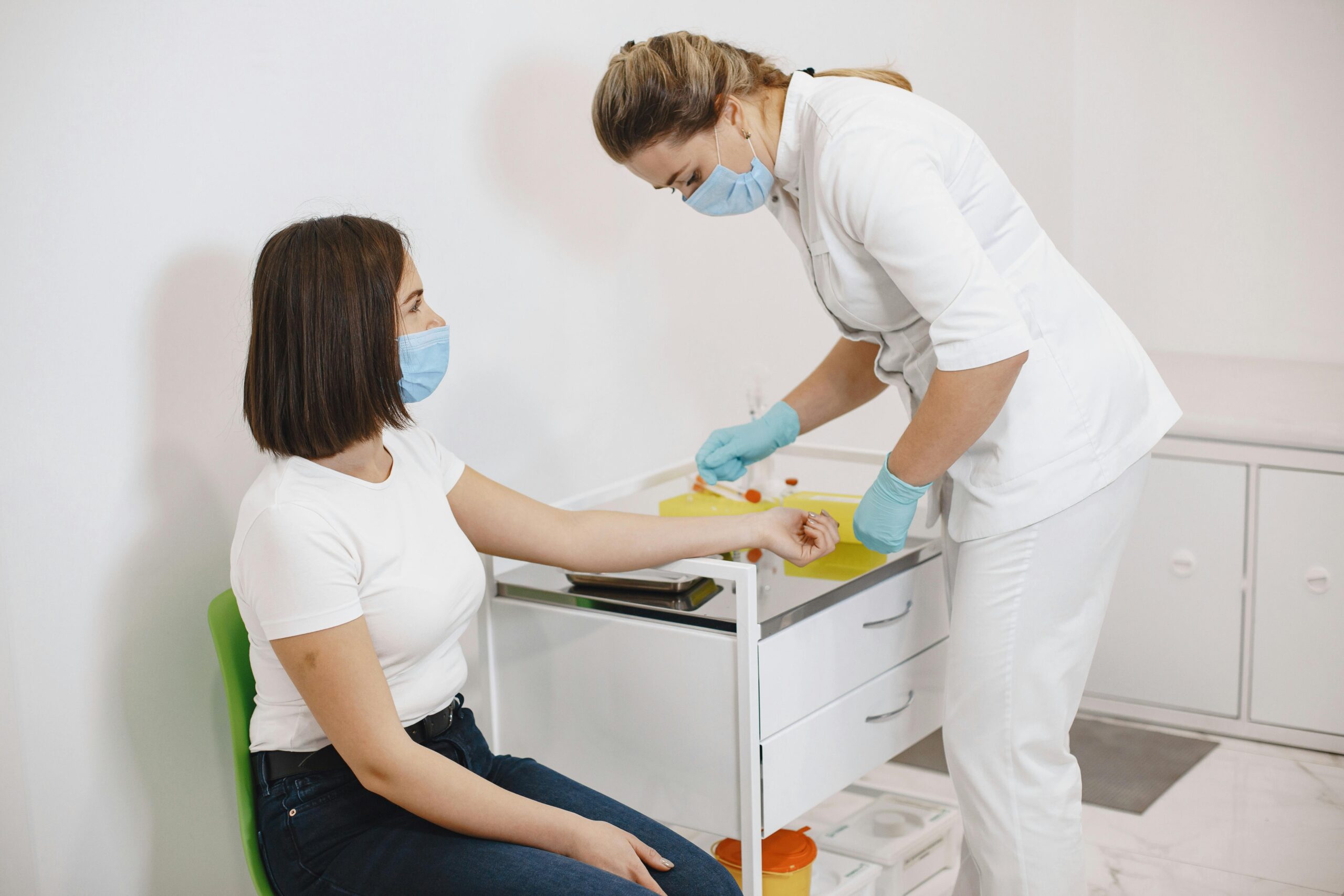 Best Shoes for Student Nurses (2026 Guide for Clinical Rotations)