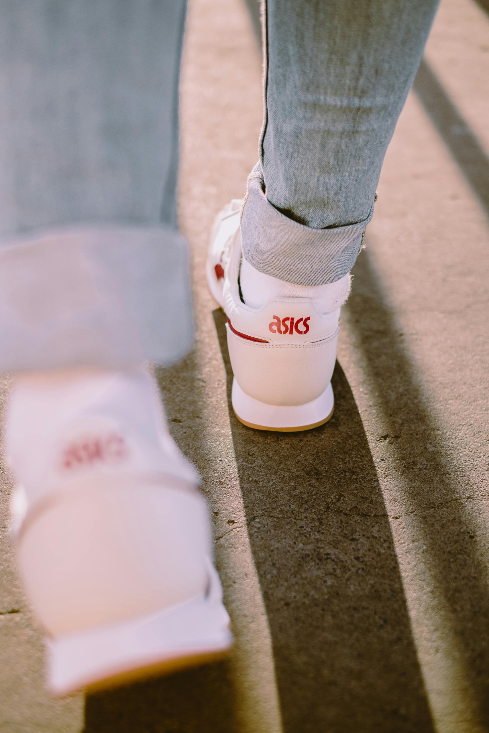 Best ASICS Shoes for Nurses (2026 Guide for 12-Hour Shifts)