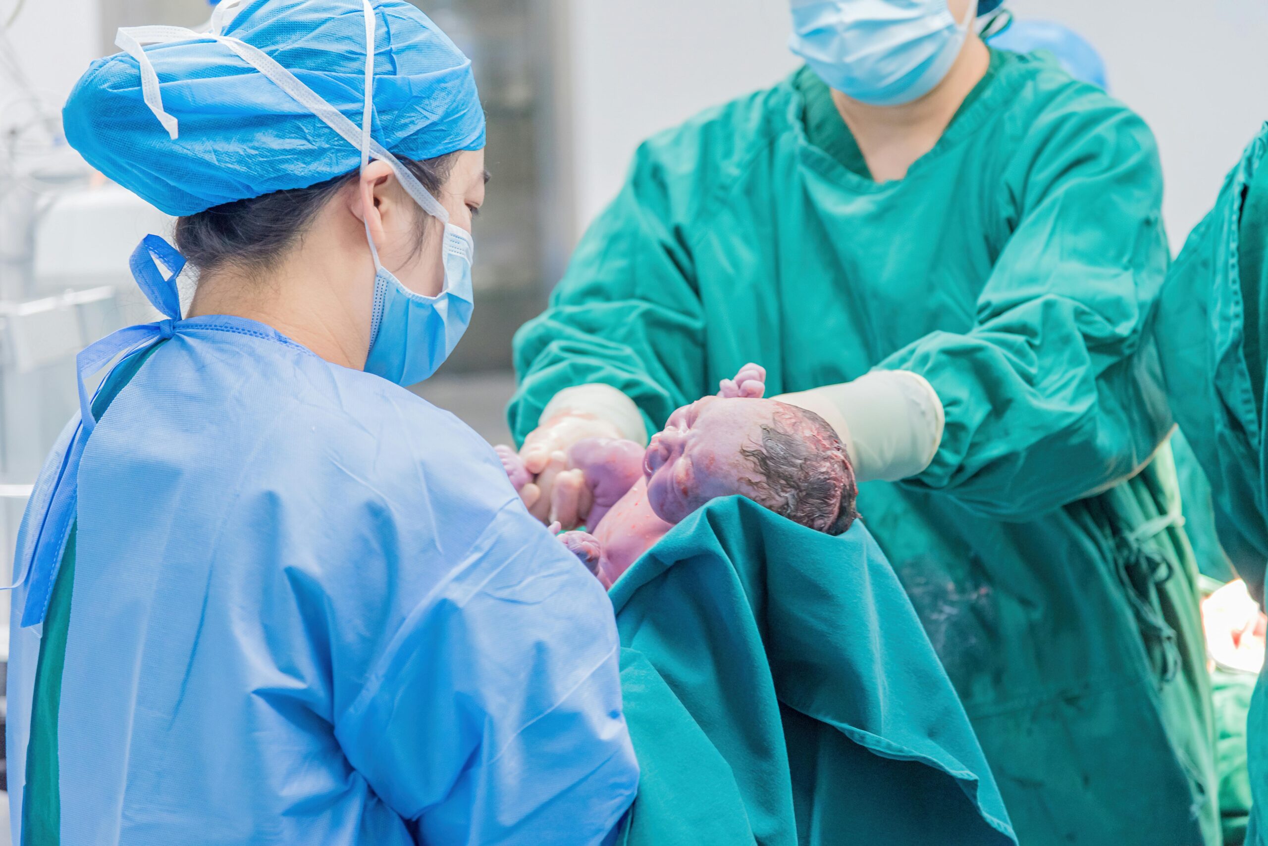 Best Shoes for Labor and Delivery Nurses (2026 Guide for L&D Shifts)